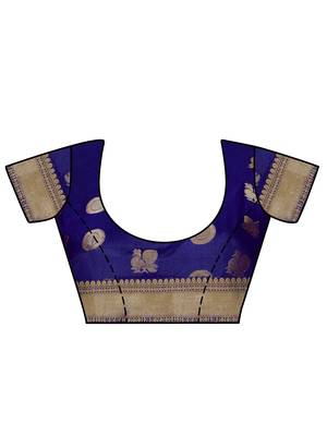 Green woven art silk saree with blouse 7
