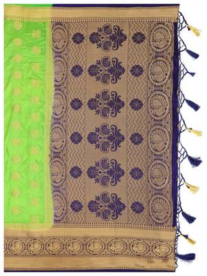 Green woven art silk saree with blouse 8