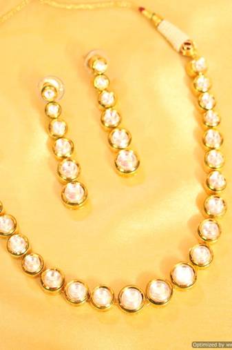 Elegant Single Line Kundan Necklace