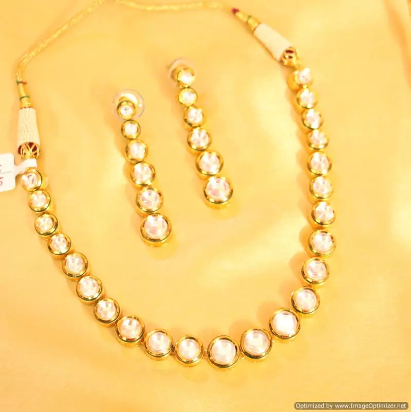 Elegant Single Line Kundan Necklace