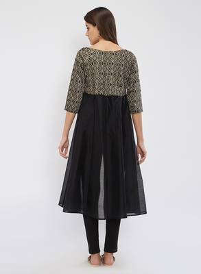Women's Azmat - A-Line Kurti with a jacquard shawl collar shrug 3