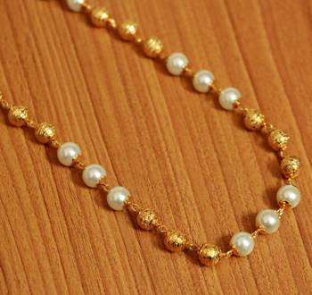 White Pearl Necklaces 3