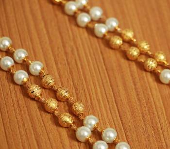 White Pearl Necklaces 2