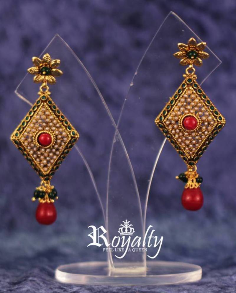 Royal Design Polkis  Earrings, Pearls Studded