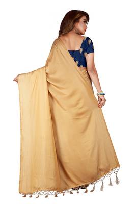 Beige plain crepe saree with blouse 4