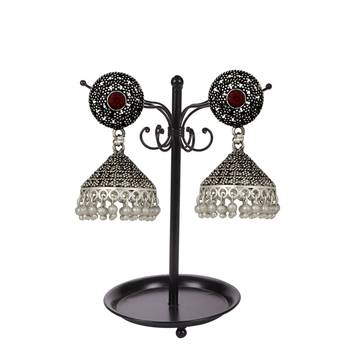 Dazzling Silver Anti  Oxide Pearl  Earring For Women 2