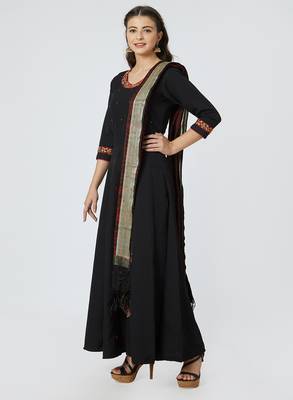 Black embroidered silk salwar with dupatta 3