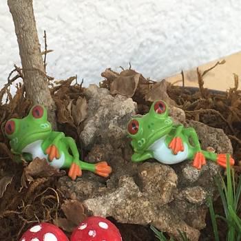 Green Freaking Frog Garden Toy Showpiece Set Of 10 3