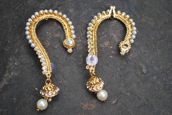 White Stone and pearl embellished beautiful earcuffs for women 2