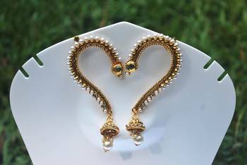 White Stone and pearl embellished beautiful earcuffs for women 3
