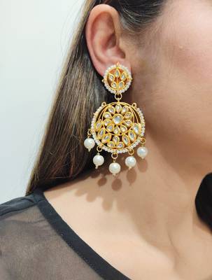 Ada White Kundan Earrings 1
