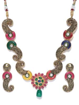 Gold collar necklace 1
