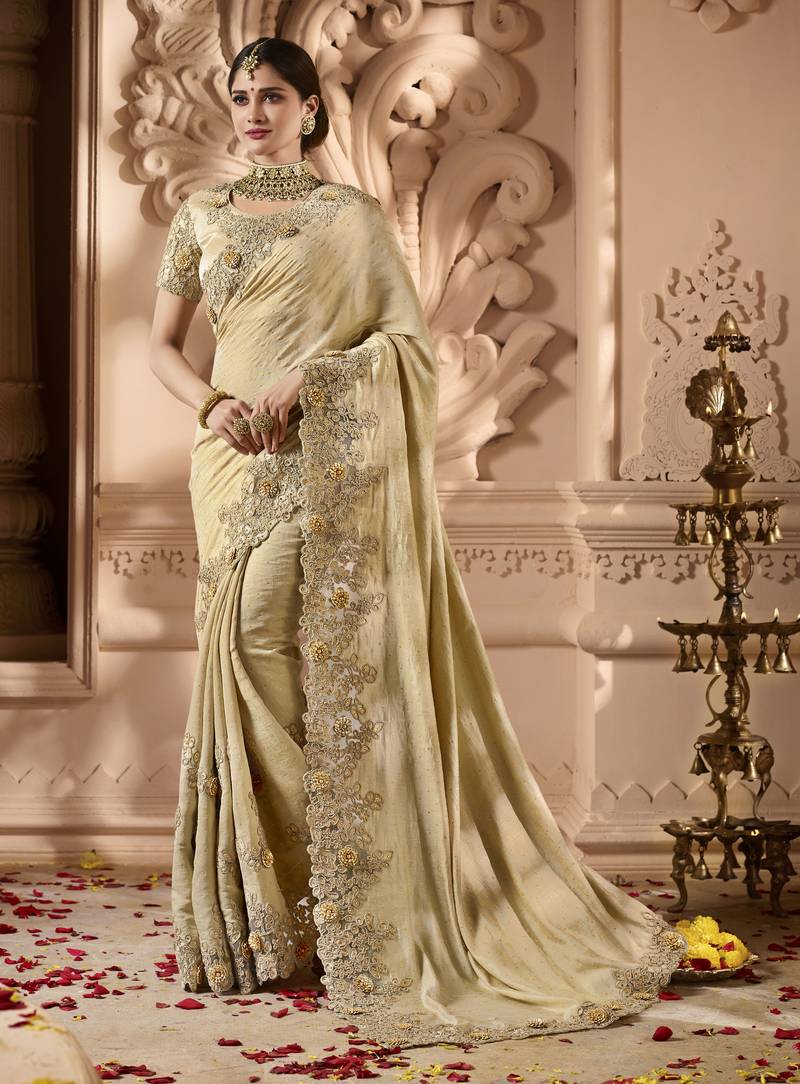 Cream Embroidered Silk Blend Saree With Blouse