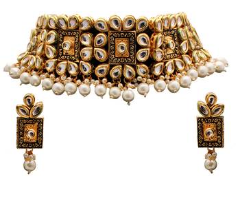 White Pearl Necklaces 1