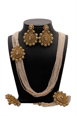 Gold Pearl Necklaces 3