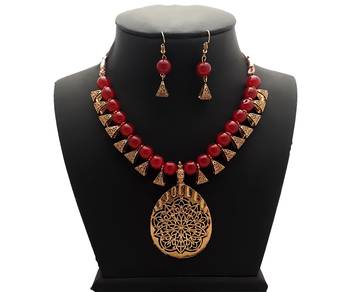 Maroon Pearl Necklaces 2