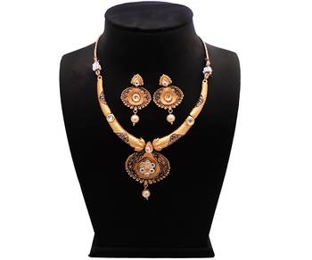 White Pearl Necklaces 2