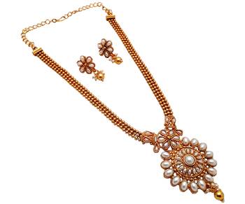 White Pearl Necklaces 1