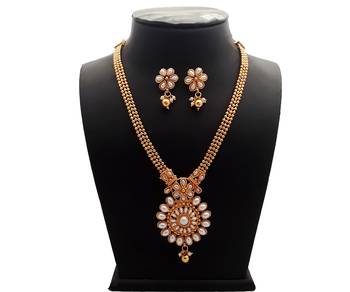 White Pearl Necklaces 2