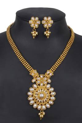 White Pearl Necklaces 3