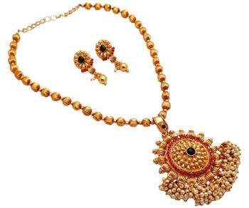 Green Pearl Necklaces 1