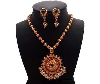 Green Pearl Necklaces 2