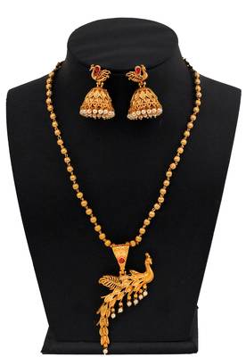 Red Pearl Necklaces 2