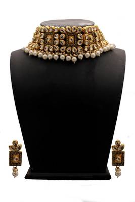 White Pearl Necklaces 2