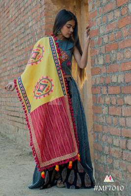 Lemon Yellow Circle Embroidered Lining Panel Linen Festive Dupatta 1