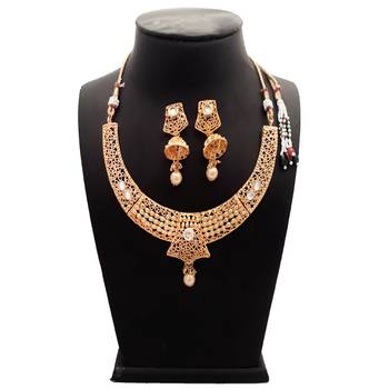 Brown Pearl Necklaces 3