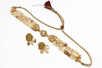 White pearl necklaces 1