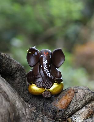 Handcrafted M Seal Art Ganesha Sitting Idol/Vinayaka Idol/Showpiece 4