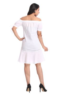 White Embroidered Cotton Chikankari Kurti 2