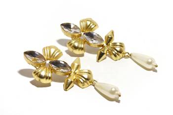 White pearl earrings 1