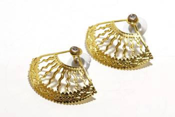 Gold pearl earrings 1