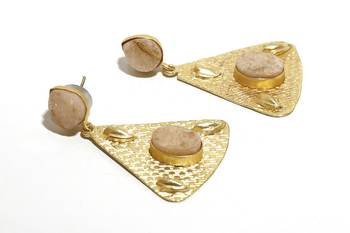 Gold agate earrings 1