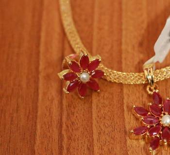 Red Ruby       Pendants 2