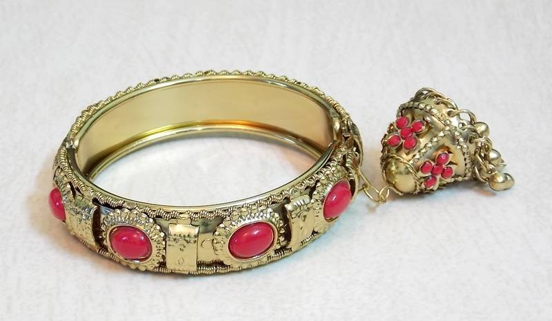 ETHNIC RED STONE JHUMKI BRACELET