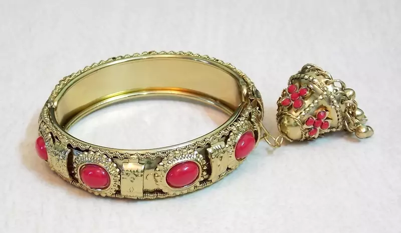 ETHNIC RED STONE JHUMKI BRACELET