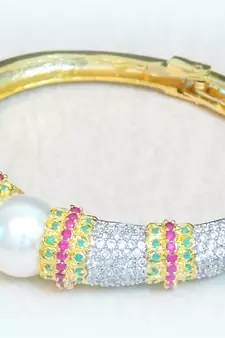 FINE QUALITY  STUD BRACELET