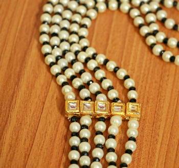 White Pearl Necklaces 3