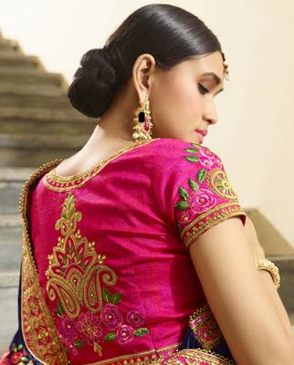 Blue Embroidered Silk Blend Saree With Blouse 3