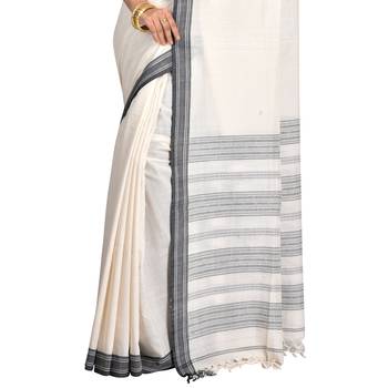 Off white hand woven cotton saree with blouse 4