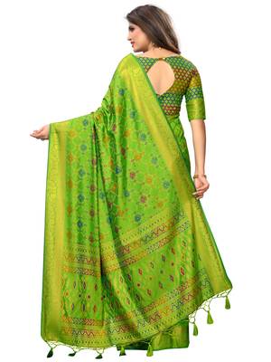 Green woven jacquard saree with blouse 4
