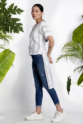 White Handwoven Kurta With Collar 2