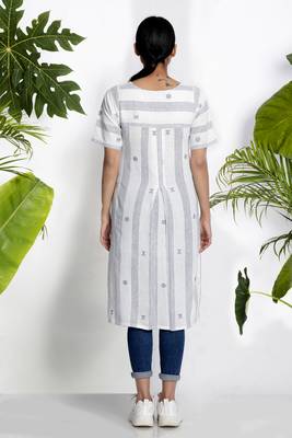 White Handwoven Kurta With Collar 3
