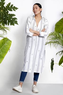 White Handwoven Kurta With Collar 1