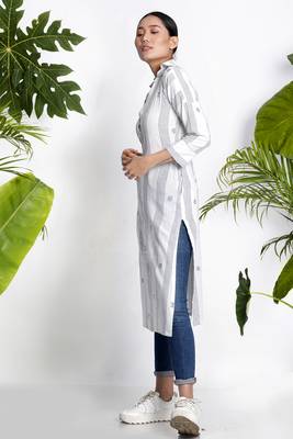 White Handwoven Kurta With Collar 2