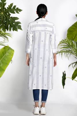 White Handwoven Kurta With Collar 3