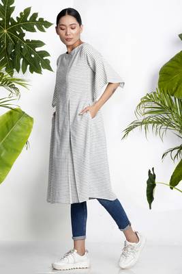 White Striped Handwoven Kurta With Asymmetric Sleeves 2